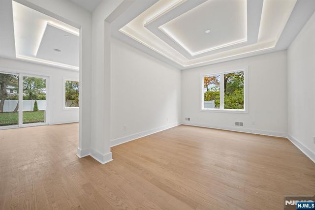 52 Congressional Parkway, Livingston, NJ 07039