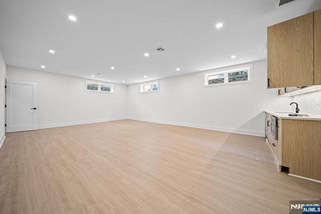 52 Congressional Parkway, Livingston, NJ 07039