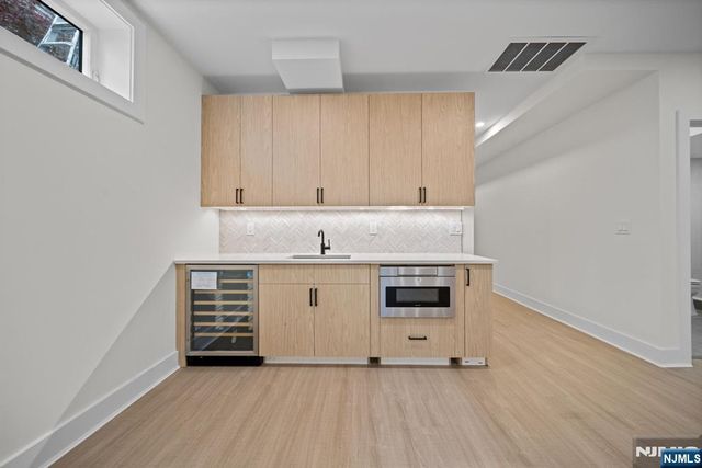 52 Congressional Parkway, Livingston, NJ 07039