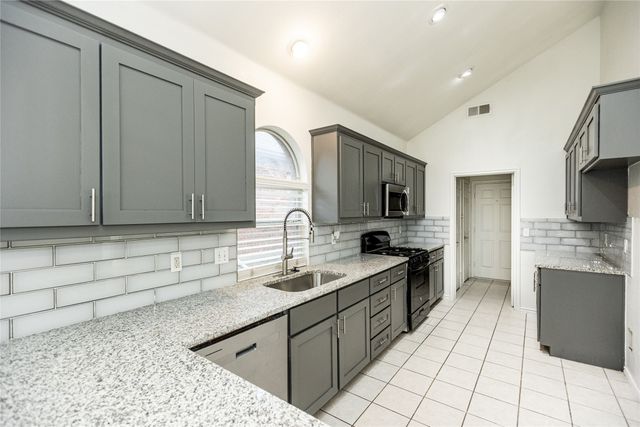 9901 Bend Court, Fort Worth, TX 76177