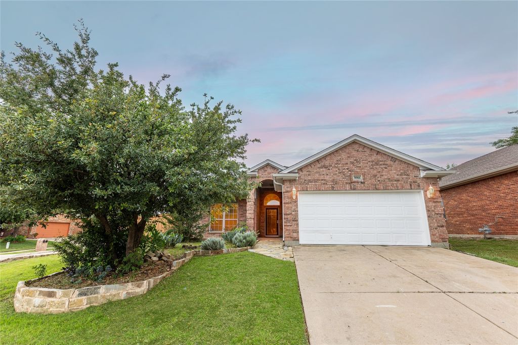 9901 Bend Court, Fort Worth, TX 76177