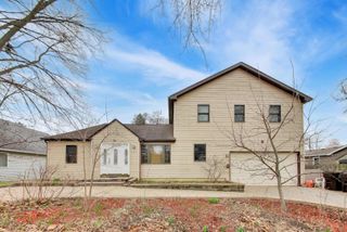 5115 Parkview Drive, Mccullom Lake, IL 60050