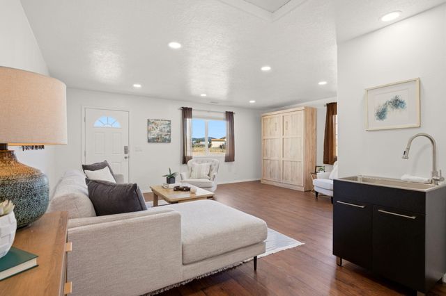 7 Santa Maria Drive, Edgewood, NM 87015