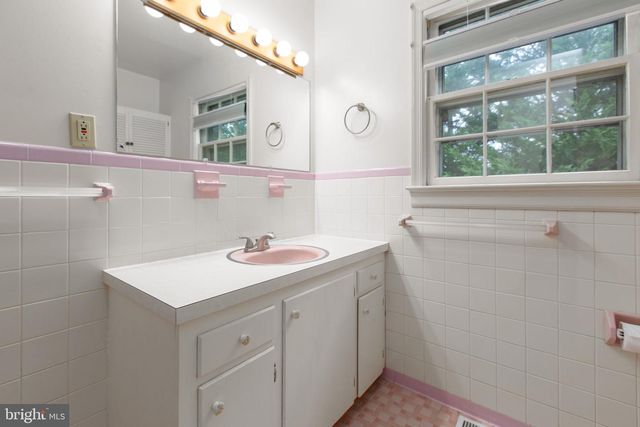 109 WOODLAND RD, Fredericksburg, VA 22401