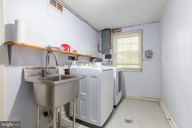 109 WOODLAND RD, Fredericksburg, VA 22401