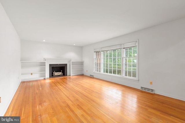 109 WOODLAND RD, Fredericksburg, VA 22401