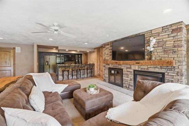 N983 FOX SPRINGS DRIVE, Greenville, WI 54942