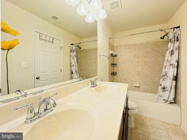 8268 LINBLAKE CT, Manassas, VA 20111