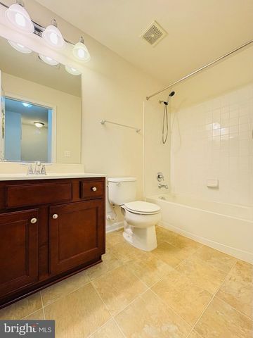 8268 LINBLAKE CT, Manassas, VA 20111
