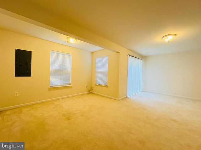 8268 LINBLAKE CT, Manassas, VA 20111