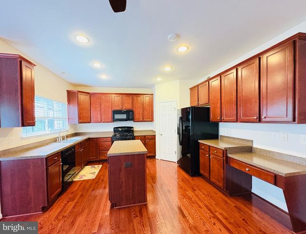 8268 LINBLAKE CT, Manassas, VA 20111