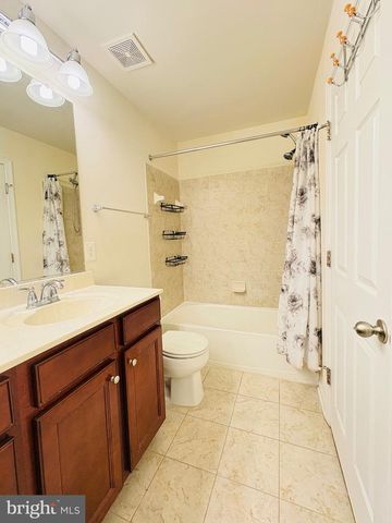 8268 LINBLAKE CT, Manassas, VA 20111