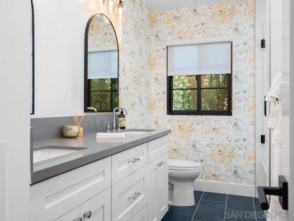 Image 18 of property listing at 8804 Robinhood Lane, La Jolla, CA 92037