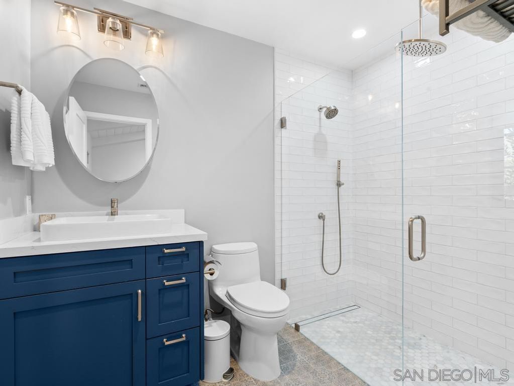 Image 20 of property listing at 8804 Robinhood Lane, La Jolla, CA 92037