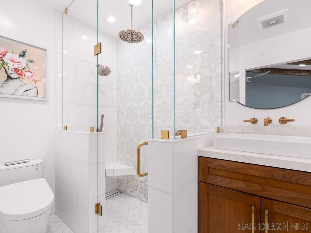 Image 22 of property listing at 8804 Robinhood Lane, La Jolla, CA 92037