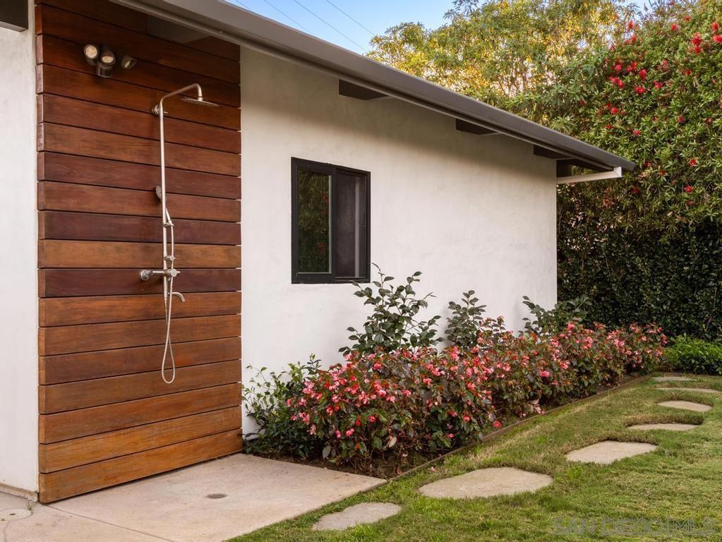Image 28 of property listing at 8804 Robinhood Lane, La Jolla, CA 92037