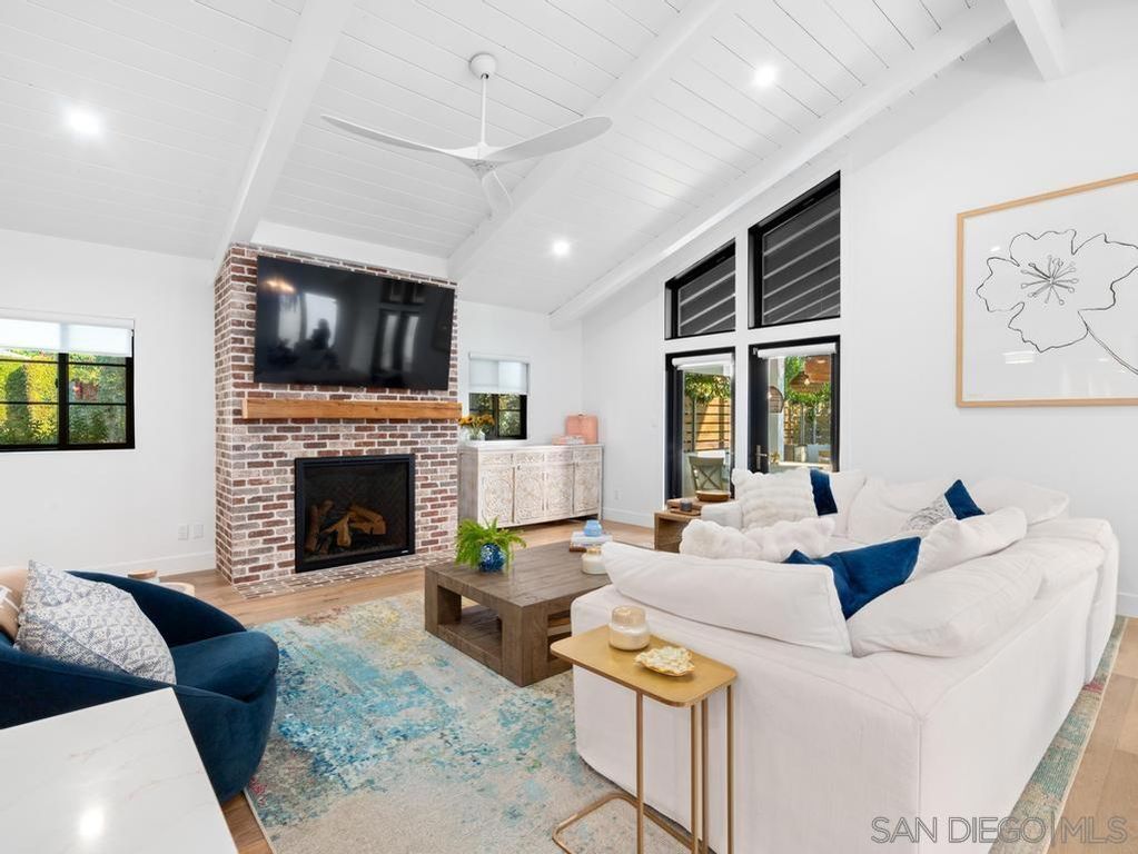 Image 3 of property listing at 8804 Robinhood Lane, La Jolla, CA 92037