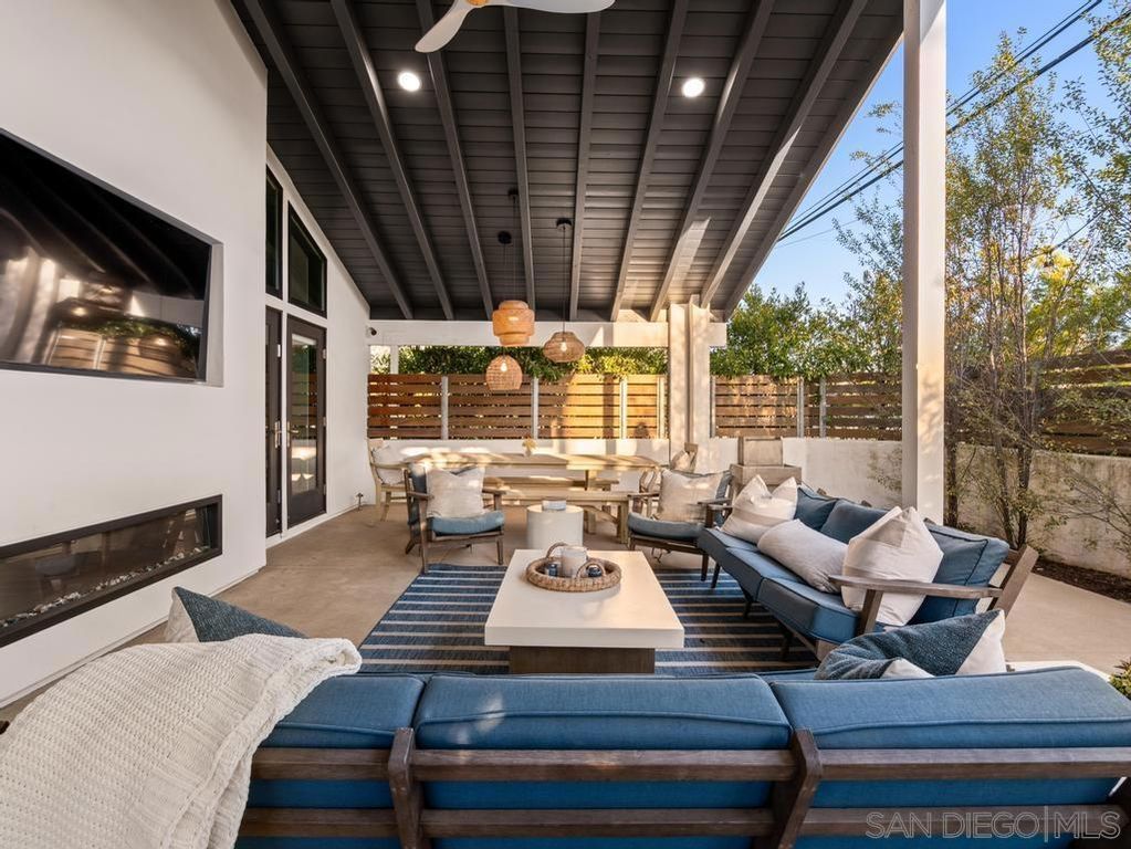 Image 7 of property listing at 8804 Robinhood Lane, La Jolla, CA 92037
