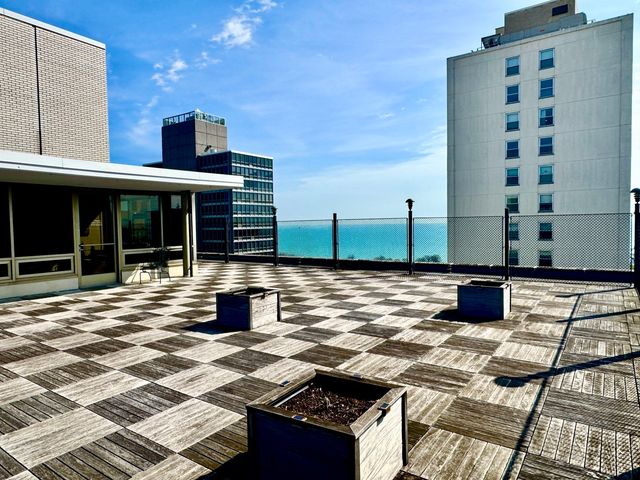 360 W Wellington Avenue 15D, Chicago, IL 60657