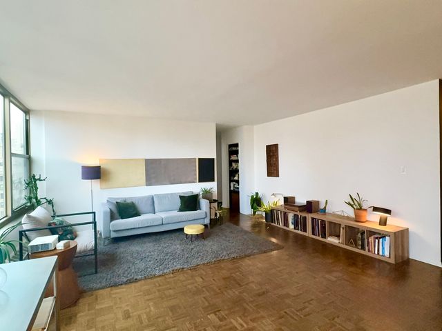 360 W Wellington Avenue 15D, Chicago, IL 60657