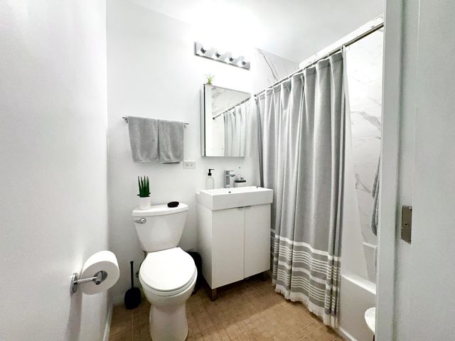 360 W Wellington Avenue 15D, Chicago, IL 60657