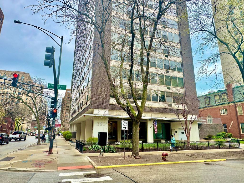 360 W Wellington Avenue 15D, Chicago, IL 60657