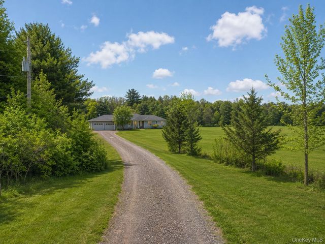 354 Petticoat Lane, Bloomingburg, NY 12721