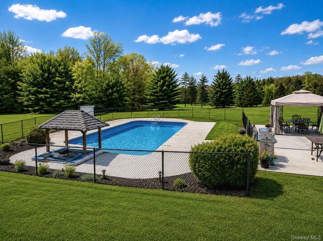 354 Petticoat Lane, Bloomingburg, NY 12721