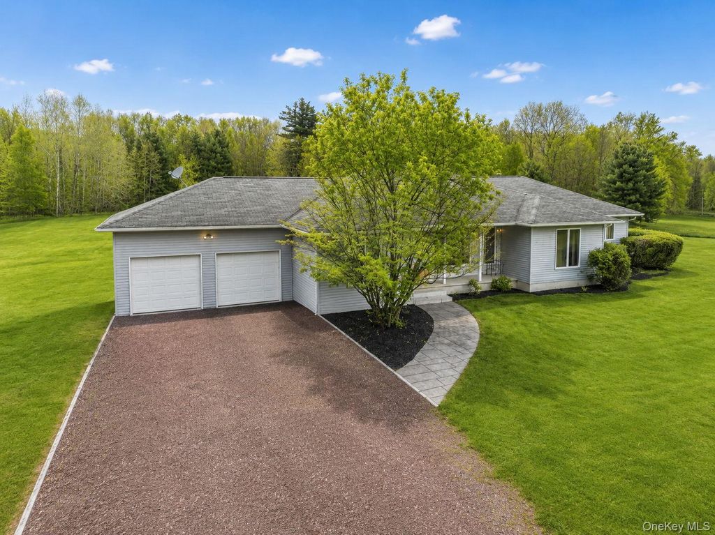 354 Petticoat Lane, Bloomingburg, NY 12721