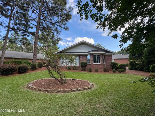690 Pinehurst Trace Drive, Pinehurst, NC 28374