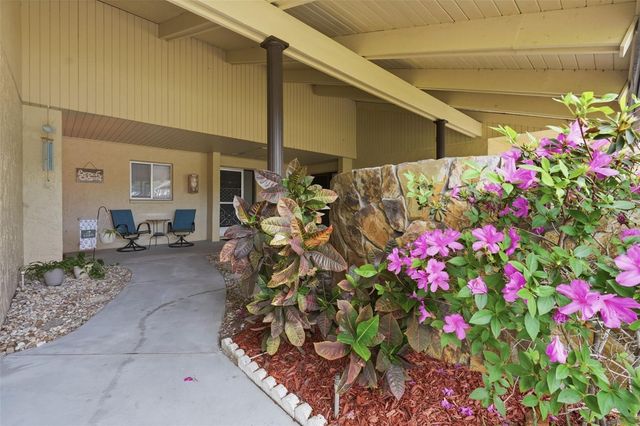 1304 13TH CIRCLE SE 110, Largo, FL 33771