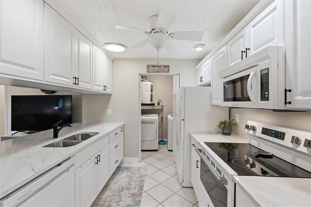 1304 13TH CIRCLE SE 110, Largo, FL 33771