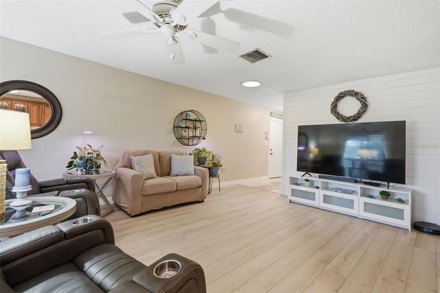 1304 13TH CIRCLE SE 110, Largo, FL 33771