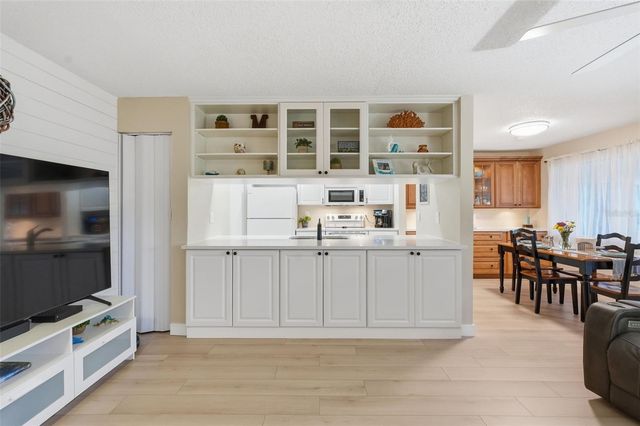 1304 13TH CIRCLE SE 110, Largo, FL 33771