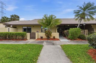 1304 13TH CIRCLE SE 110, Largo, FL 33771