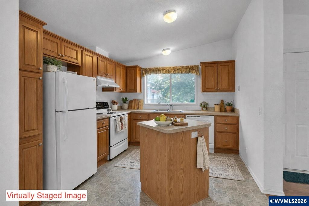 Image 10 of property listing at 1005 Ferry St 26, Dayton, OR 97114