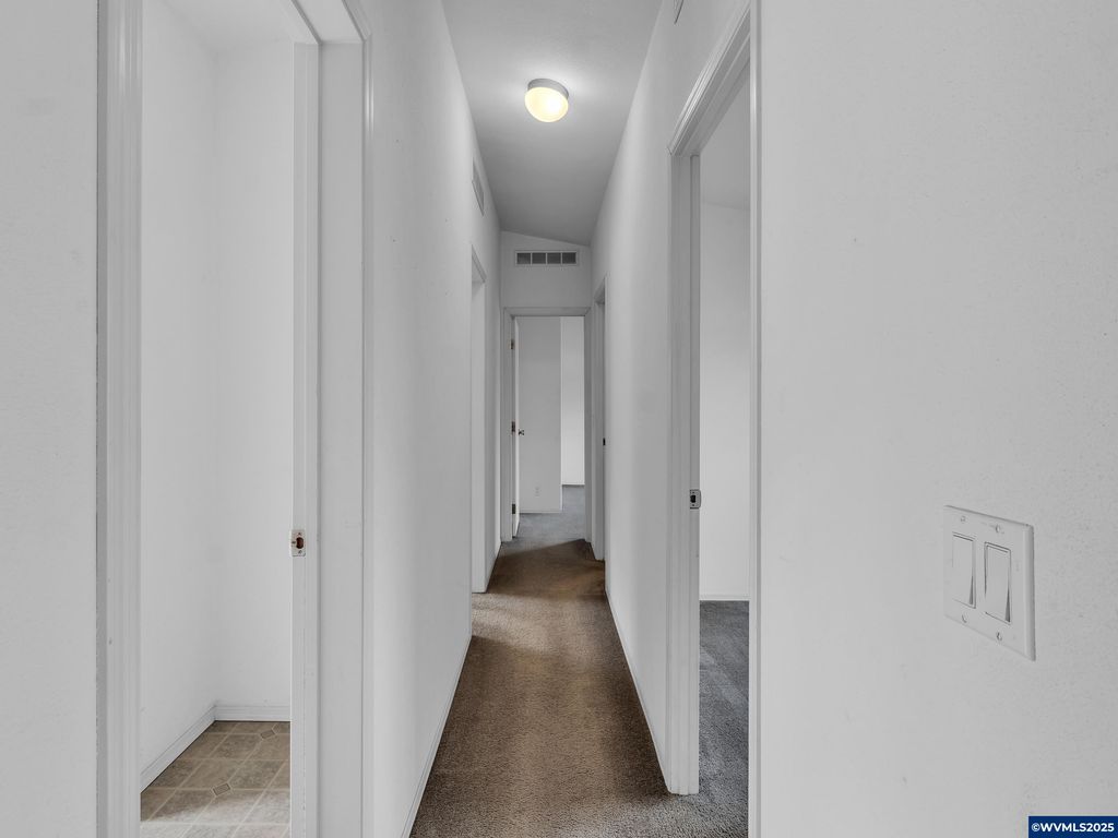 Image 13 of property listing at 1005 Ferry St 26, Dayton, OR 97114