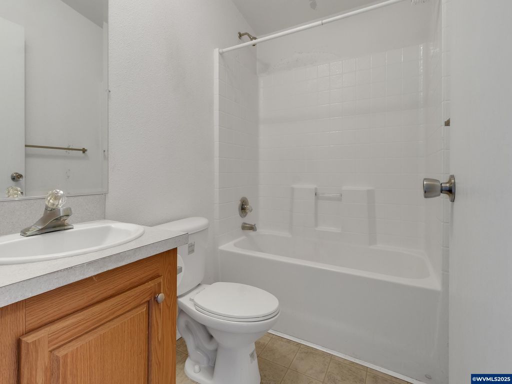 Image 17 of property listing at 1005 Ferry St 26, Dayton, OR 97114