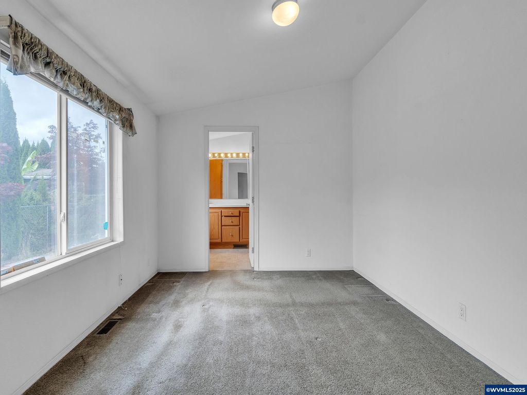 Image 23 of property listing at 1005 Ferry St 26, Dayton, OR 97114