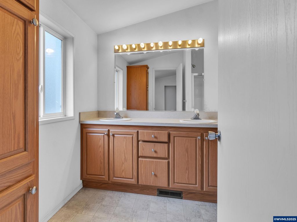 Image 24 of property listing at 1005 Ferry St 26, Dayton, OR 97114