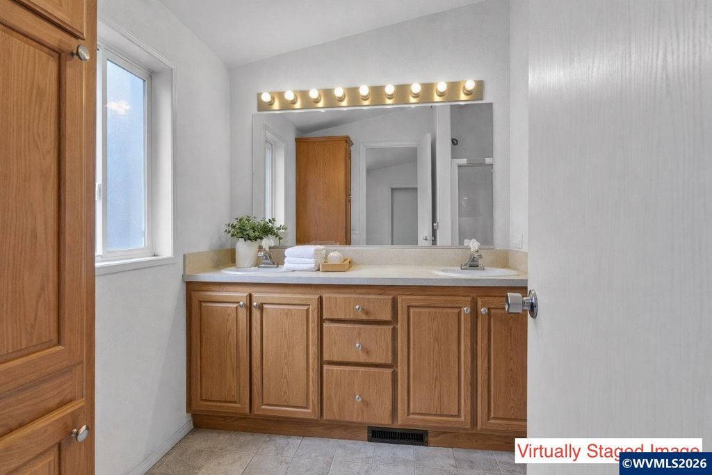 Image 25 of property listing at 1005 Ferry St 26, Dayton, OR 97114