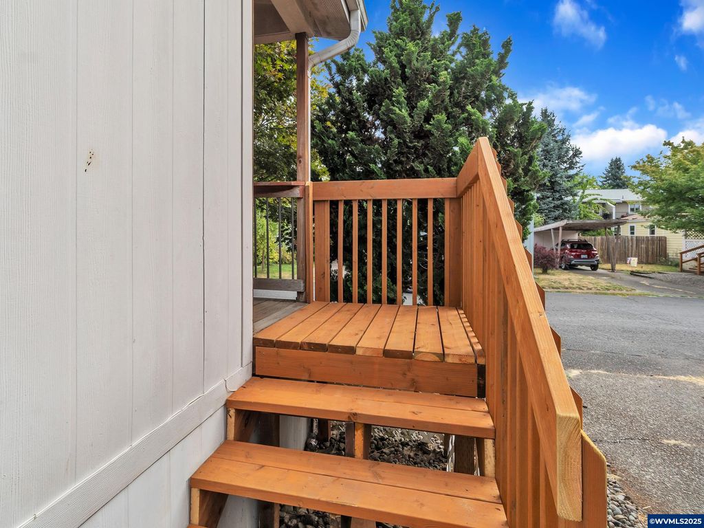 Image 4 of property listing at 1005 Ferry St 26, Dayton, OR 97114