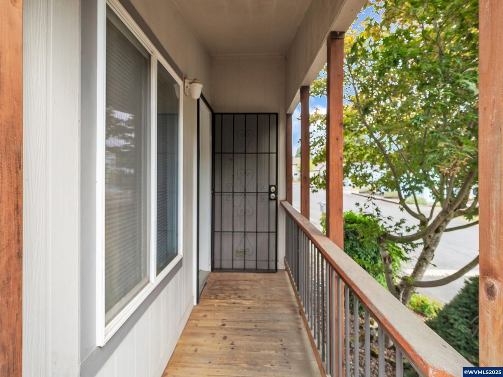 Image 5 of property listing at 1005 Ferry St 26, Dayton, OR 97114