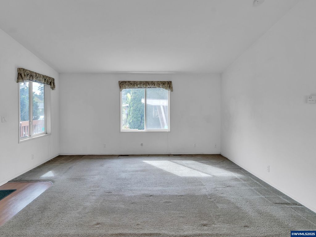 Image 6 of property listing at 1005 Ferry St 26, Dayton, OR 97114