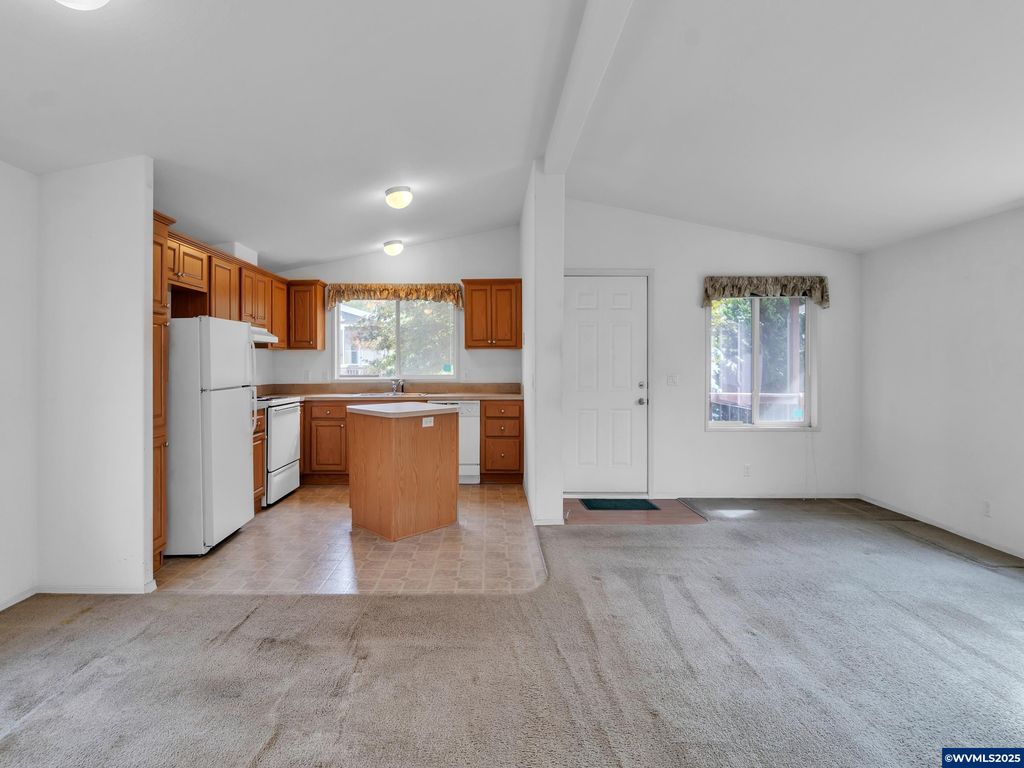 Image 8 of property listing at 1005 Ferry St 26, Dayton, OR 97114