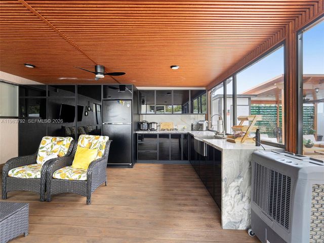 550 NW 58th Ave, Miami, FL 33126