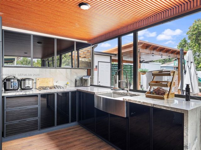 550 NW 58th Ave, Miami, FL 33126