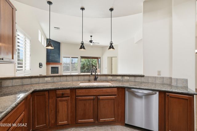 11532 N Moon Ranch Place, Marana, AZ 85658