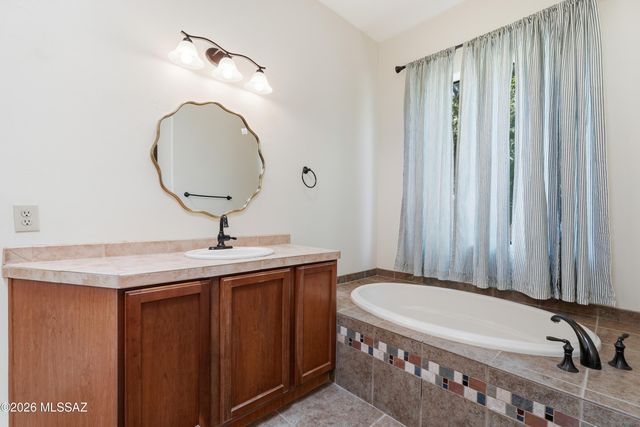 11532 N Moon Ranch Place, Marana, AZ 85658