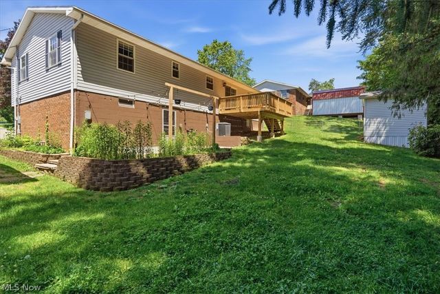 2098 Meadowview Drive, Parkersburg, WV 26104